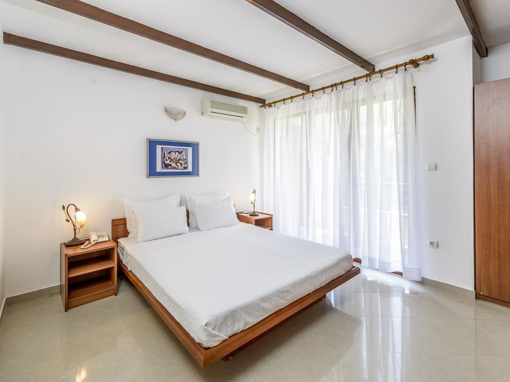 Captain Apartments Budva Pokoj fotografie